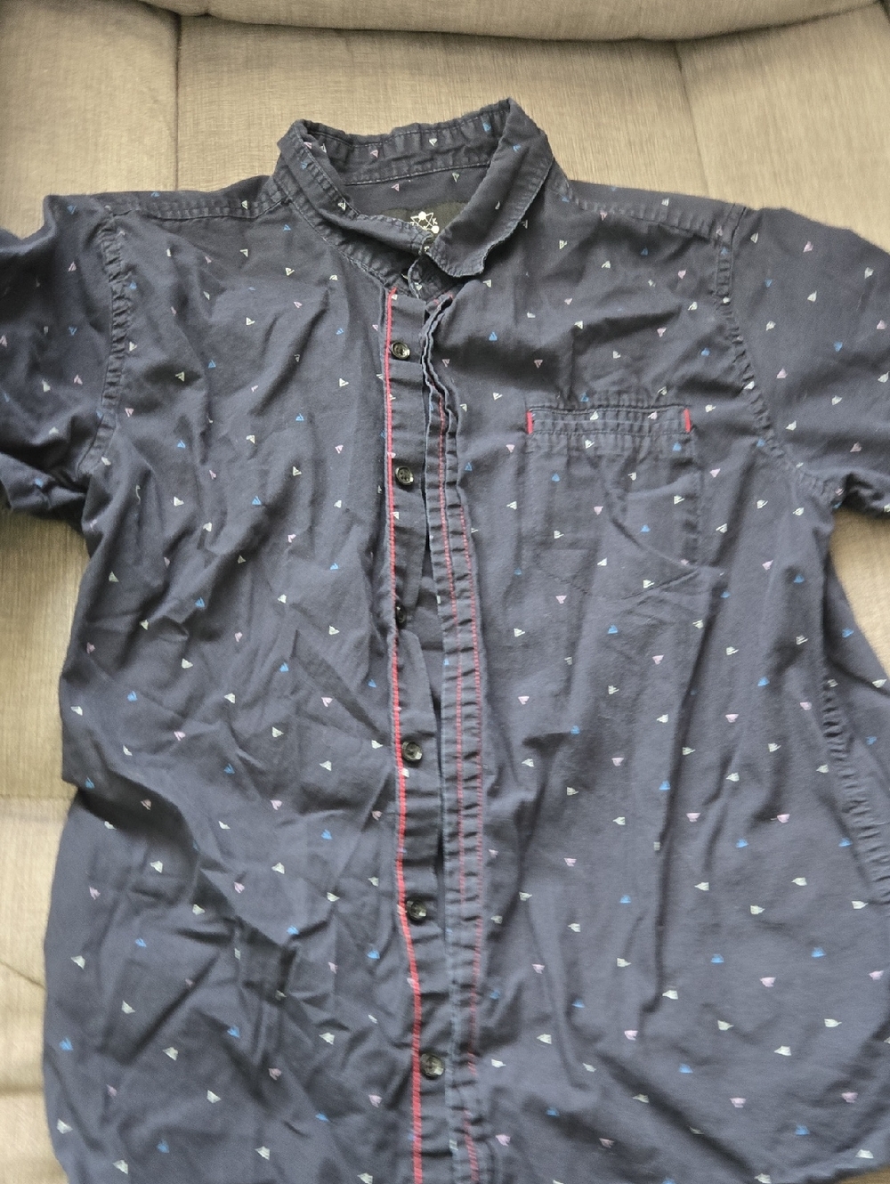 Casual Navy Short-Sleeve Button-Down Shirt with Micro Triangle Print